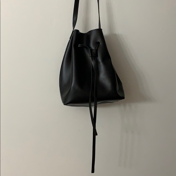 Bucket shoulder bag with small pouch - Picture 2 of 3